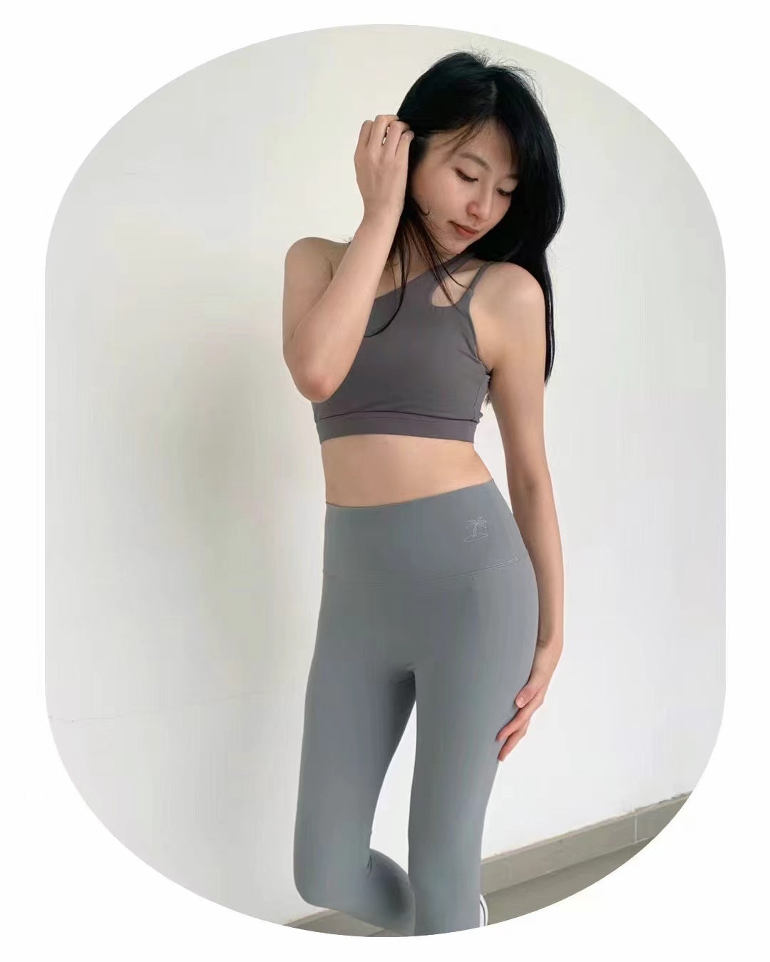 Lifting One Shoulder Sports Bra